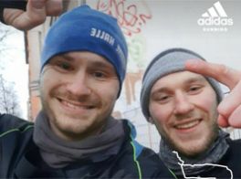 Lukas Knaut (links) und Max Purfürst nach erfolgreichem Halbmarathon