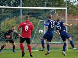 Kein Durchkommen in Eisleben: Hier scheitert Janos Körtge an MSV-Keeper Bondia (Foto: B.Mandel)
