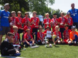 Unsere E2-Junioren erhielten am Samstag Goldemdaille und Pokal des SFV Halle