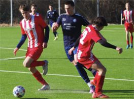 Turbines U19 (rot) verliert 2:4 beim VfL Halle 96