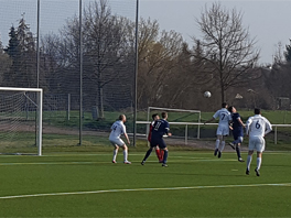 Phil Nultsch köpft zum 2:0 für Turbine ein