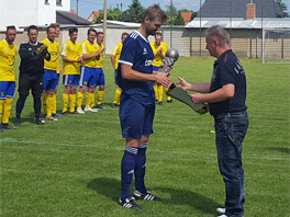 Pokalübergabe für Turbine