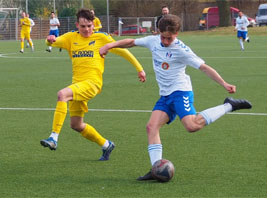 Marcel Uhlmann kommt zu einem der zahlreichen Abschlüsse für Turbine gegen Weißenfels
